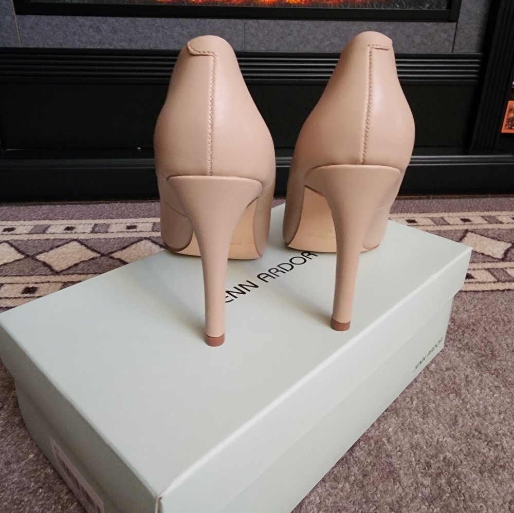 Heels - Picture 4 of 6